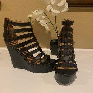 Black wedge platform shoes